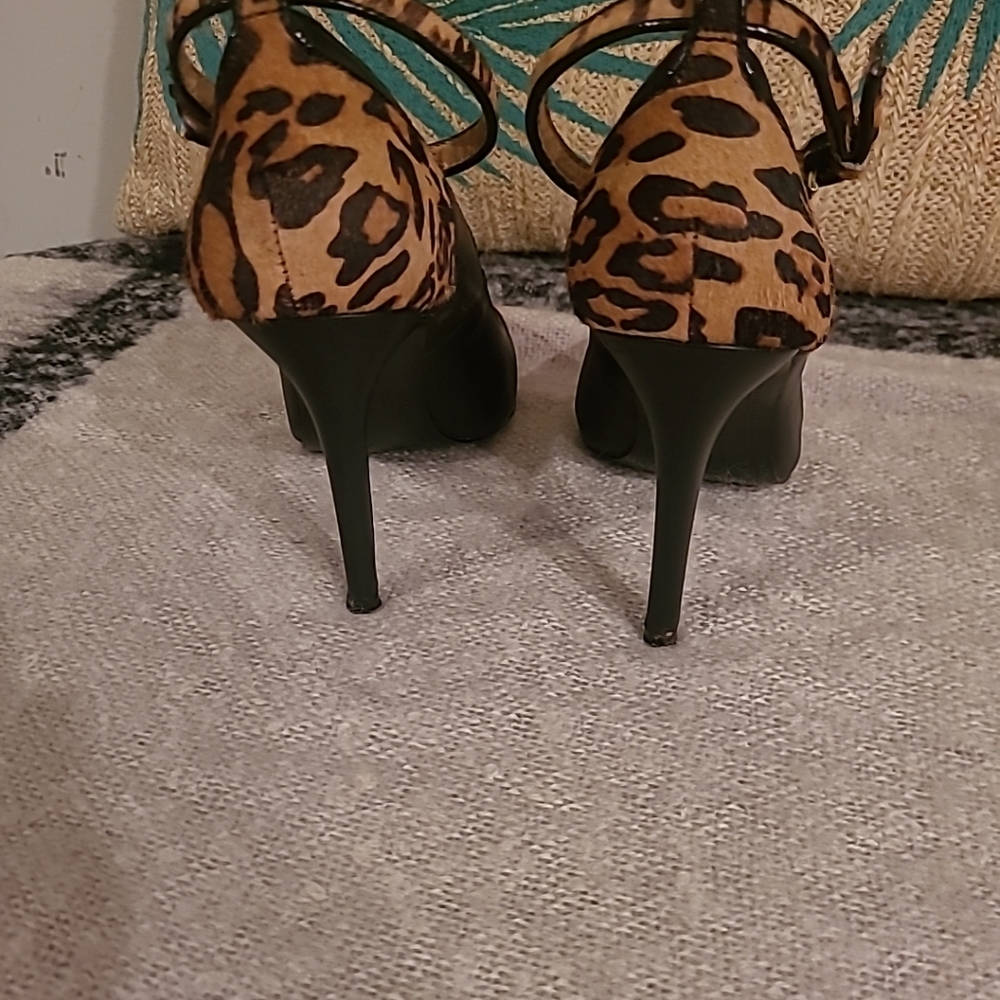 Kelsi Dagger Black Leather Red Tip Animal Hair Pumps  Size 6.5 - Picture 4 of 6